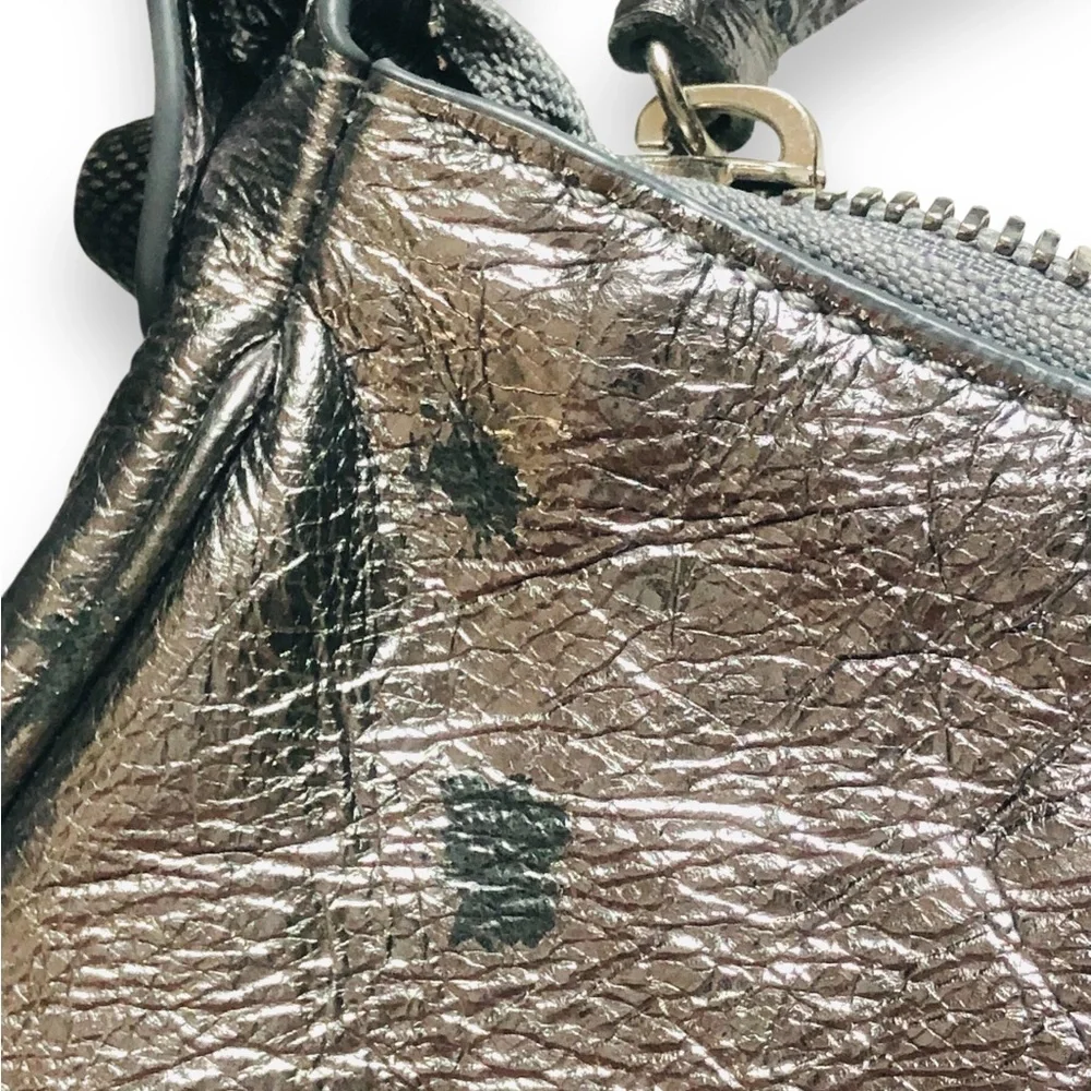 Balenciaga Silver Ruched Shoulder Bag with Glossy Finish - Picture 4 of 5